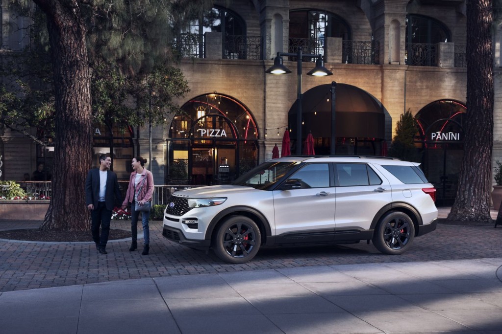 フォード エクスプローラー 年モデルについて V6 3 0l ツインターボ搭載 全長5mで3列シートのフルサイズsuv